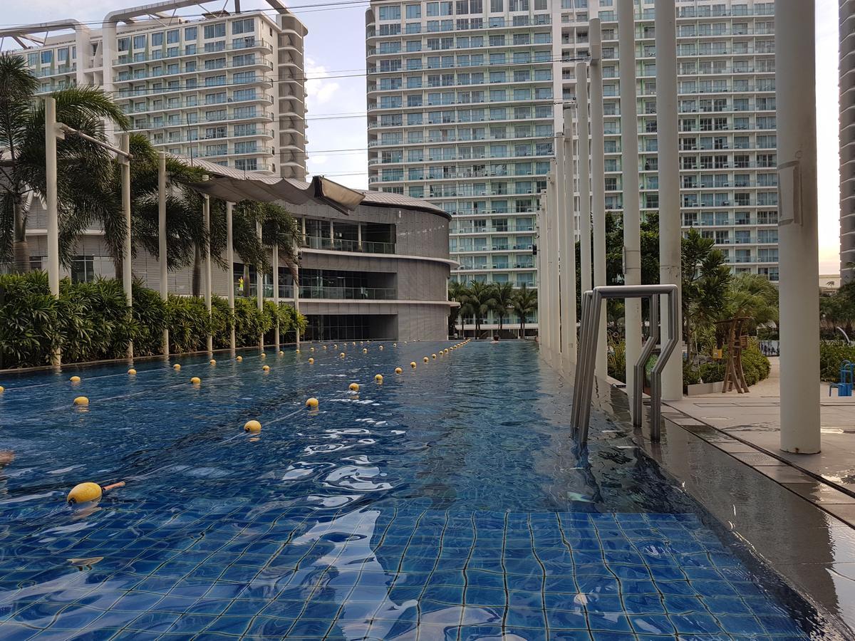Maui Condotel Azure Residence Manila Exterior photo
