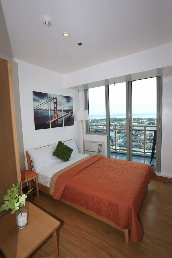 Maui Condotel Azure Residence Manila Exterior photo