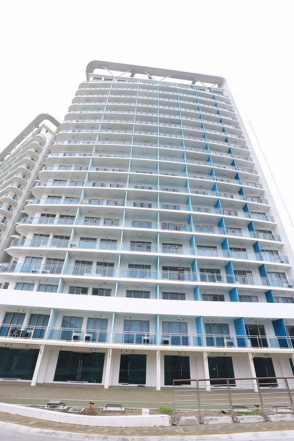 Maui Condotel Azure Residence Manila Exterior photo